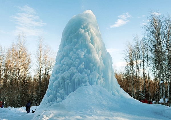 Главное изображение экскурсии - Ледяной фонтан в национальном парке Зюраткуль + Лосиная ферма
