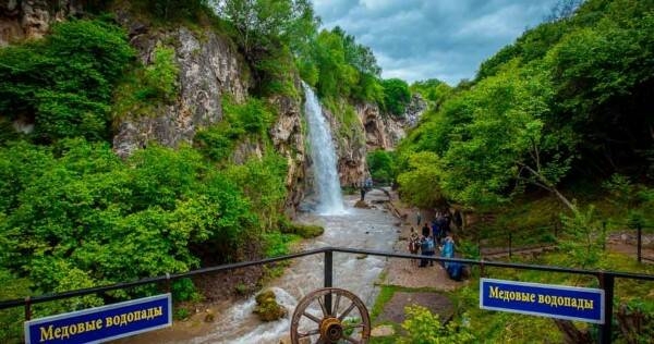 Главное изображение экскурсии - Медовые водопады