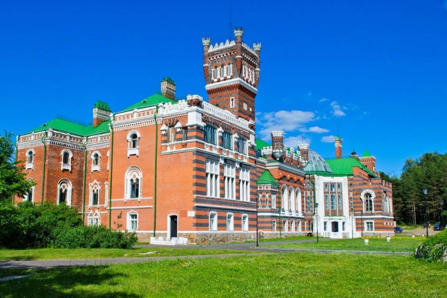 Главное изображение экскурсии - Экскурсия в Шереметевский замок и озеро Светлояр из Нижнего Новгорода