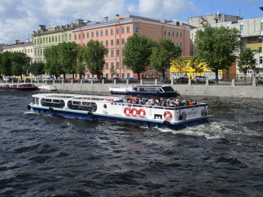 Главное изображение экскурсии - Экскурсия по рекам и каналам Петербурга на теплоходе