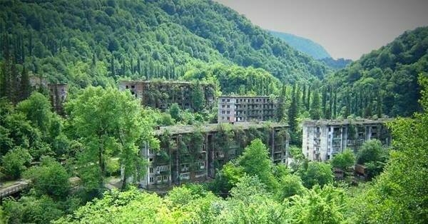 Главное изображение экскурсии - По следам затерянной Абхазии: города-призраки, водопады и пещеры (после 1 июля с Сочи)