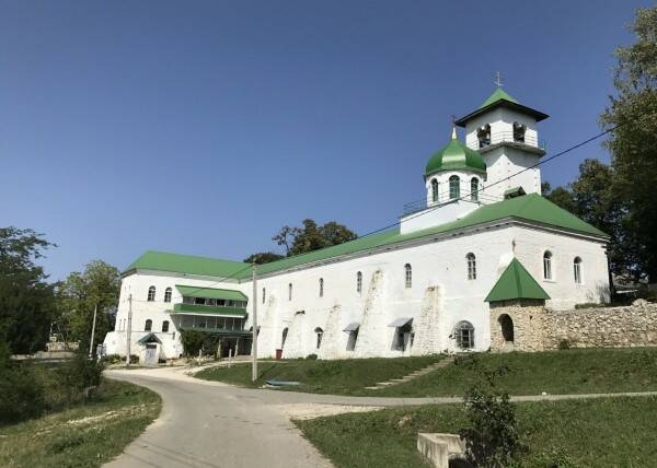 Главное изображение экскурсии - Свято-Михайловский монастырь, Хаджохская теснина и термальные источники