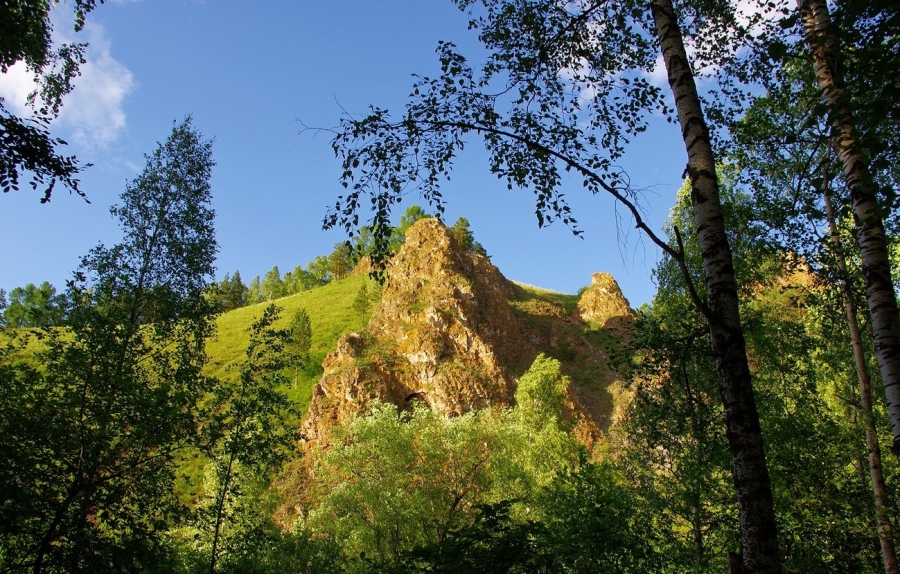 Главное изображение экскурсии - Пеший поход на скалу Чёртов палец в Красноярске