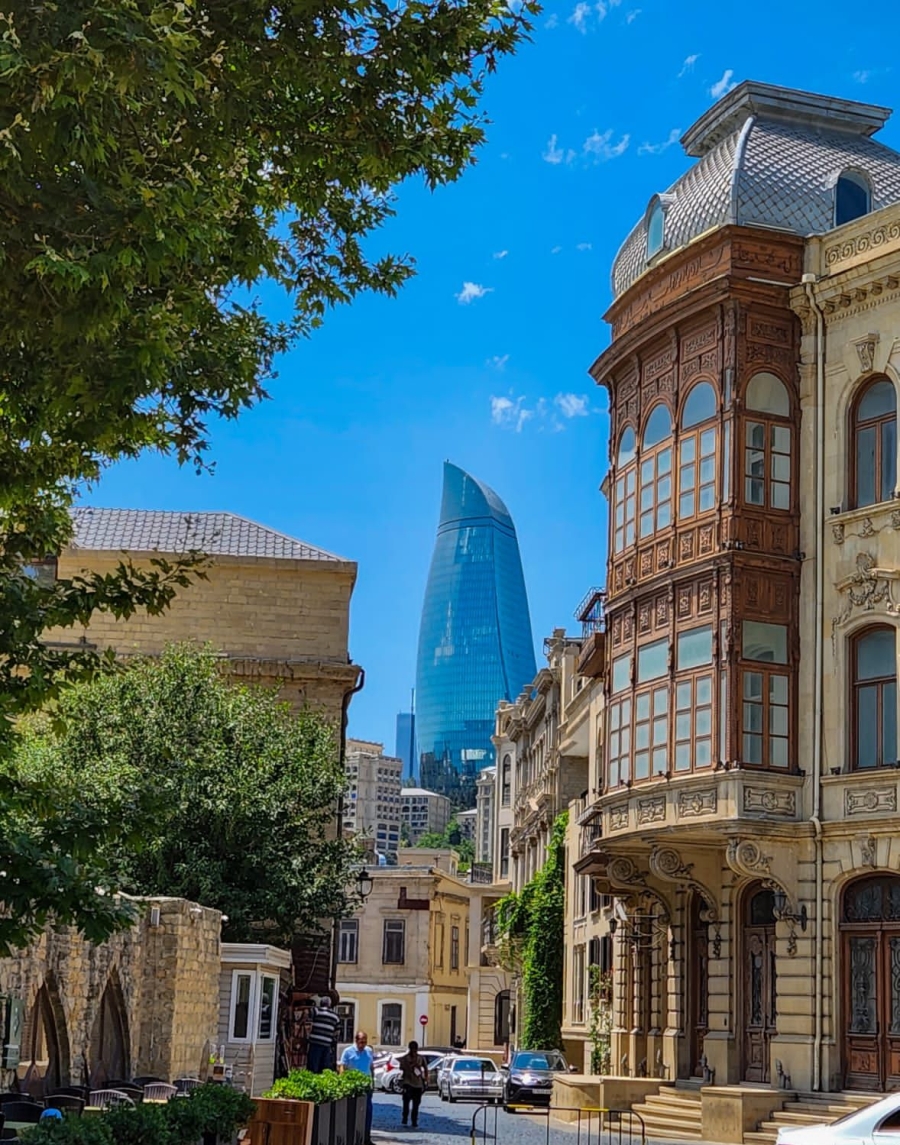 Главное изображение экскурсии - Трансфер-экскурсия из аэропорта до вашего отеля в Баку