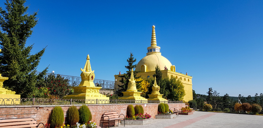 Главное изображение экскурсии - Тур из Иркутска в Улан-Удэ — Иволгинский дацан и ставка Чингисхана