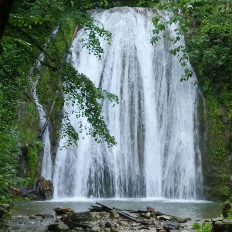 Главное изображение экскурсии - 33 водопада и Кавказское застолье