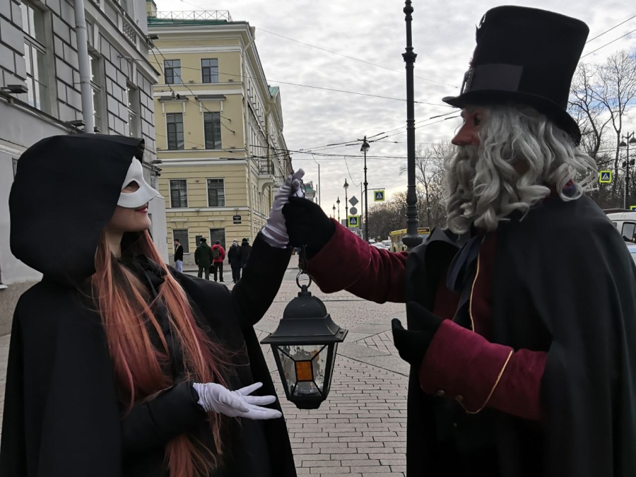 Экскурсия с фонарщиком. Экскурсия с фонарщиком Фаролеро. Вечерняя театрализованная экскурсия Фаролеро Санкт-Петербург. Театрализованные экскурсии с фонарщиком Фаролеро. Хранитель гор.